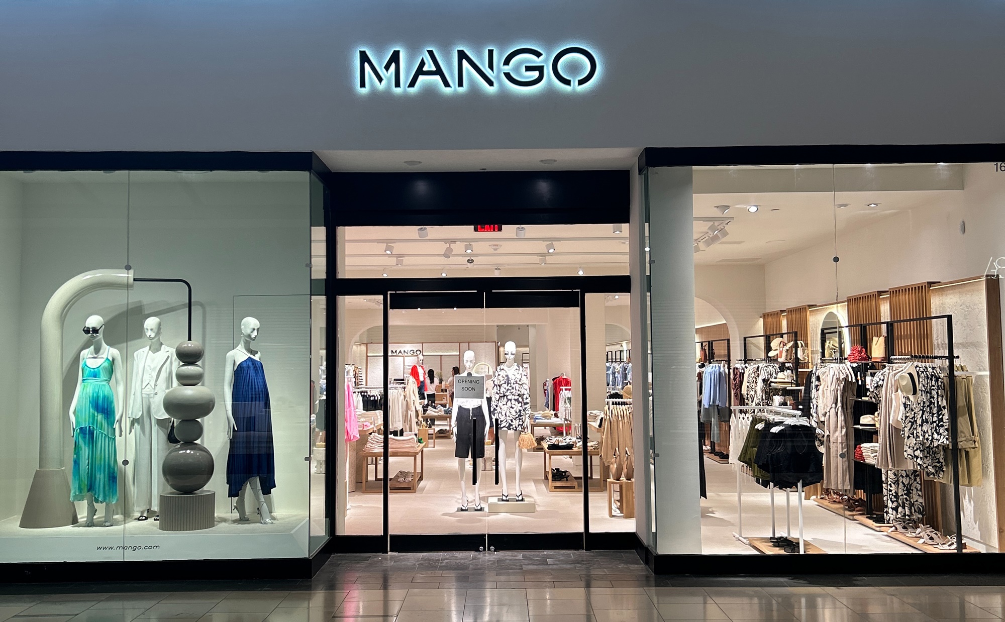 Mango storefront at The Shops at la Cantera (San Antonio, TX). Store finish-out completed by Westwood Contractors, Inc.