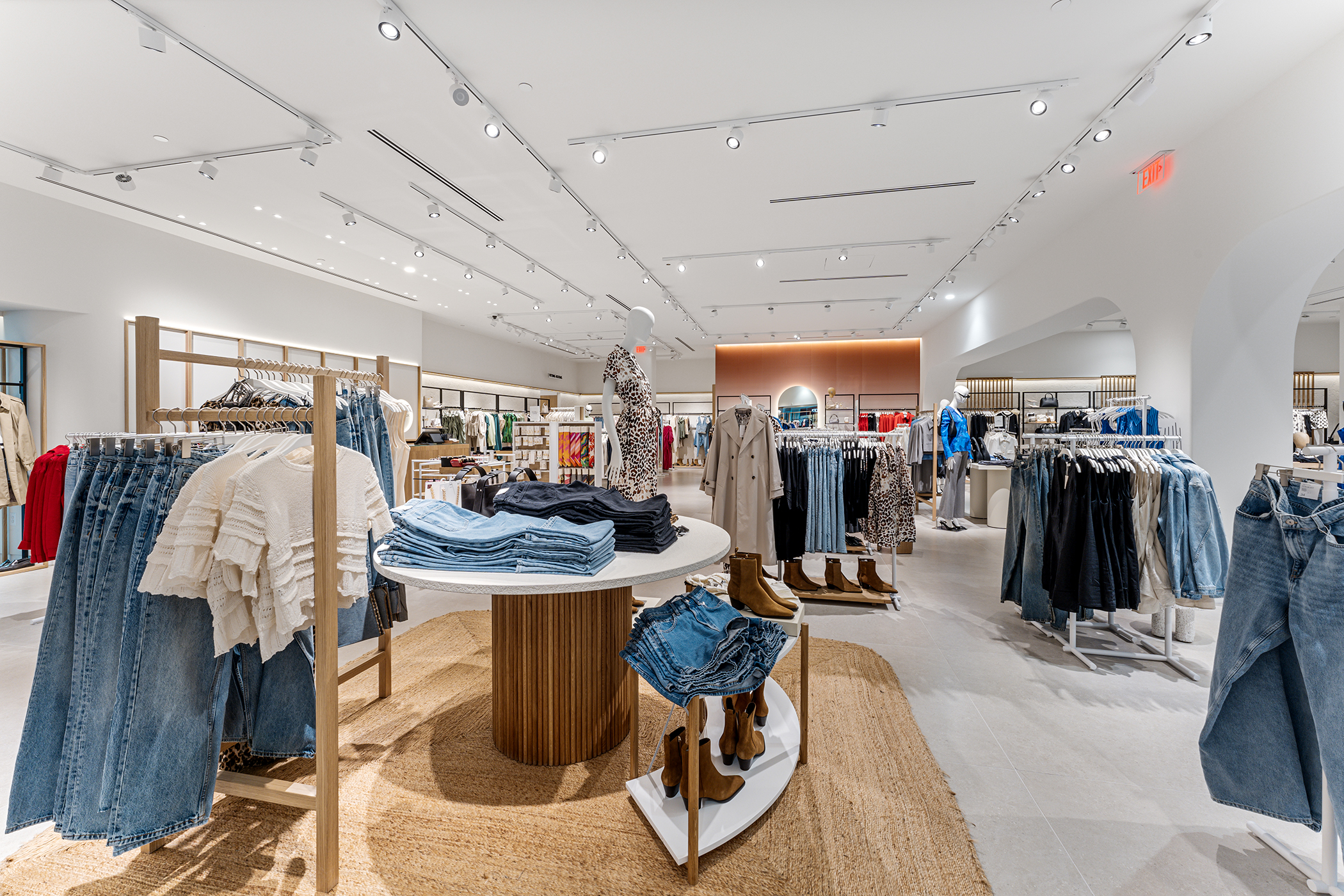 Mango, Store Finish-out at Fashion Centre at Pentagon City (Arlington, VA) by Westwood Contractors.